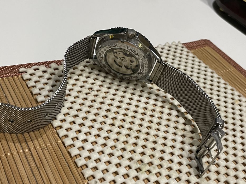 Ceas automatic cu cadran negru