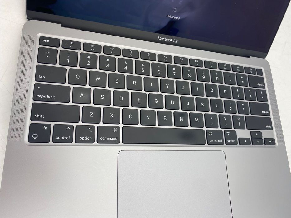 MacBook Air M1 2020, 8GB RAM, 256GB SSD, Space Grey, Full Box, Stare Excelentă