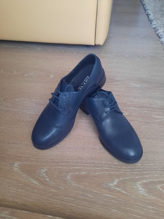 Vând pantofi piele mar.35