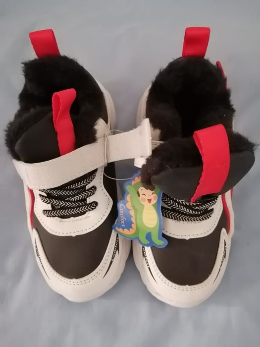 Продам новые зимние3000