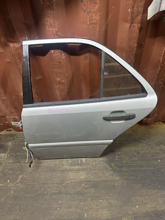 Дверь задняя левая Mercedes benz w202