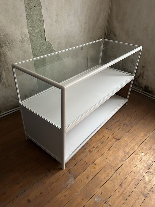 Стелжи за магазин