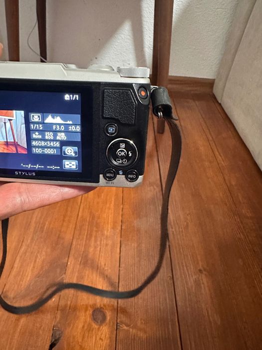 Olympus SH1  - WIFi, touch screen
