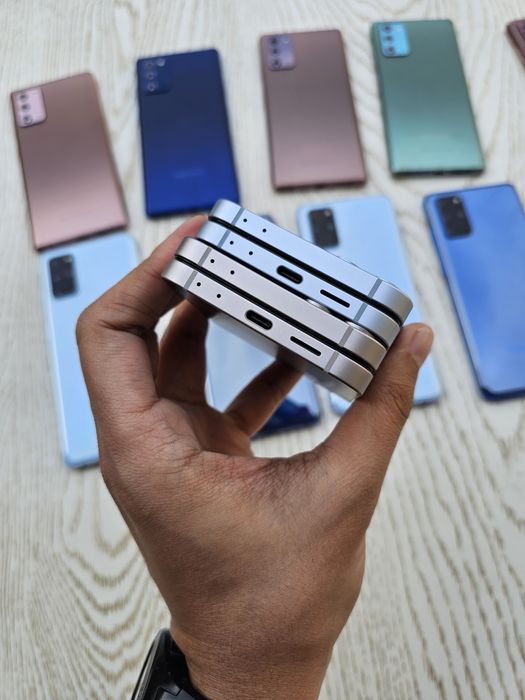 Samsung Galaxy Z Flip 6 (5G). OzU 12/256 GB. Garantya bor. Ime o'tkan