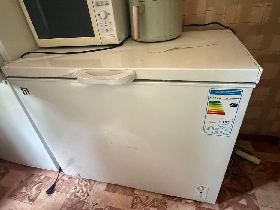 Продам Морозильник 210л