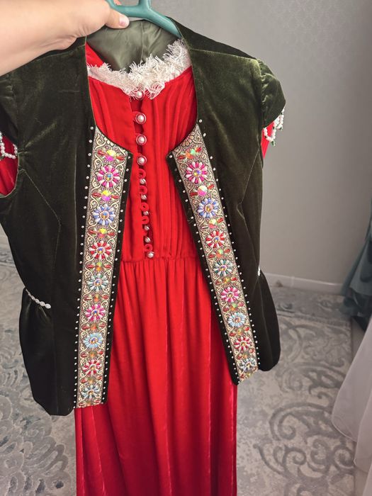 Шапан и Платье.