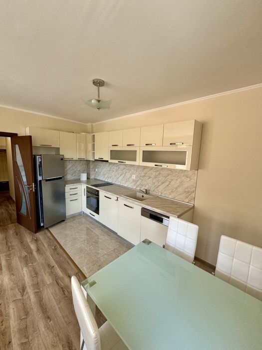 Дава се под наем Двустаен апартамент в Асеновград - 70 кв.м за 357 € - Снимка #2