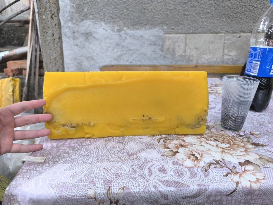Продавам пчелен восък 250 кг / prodavam pchelen vosak 250 kg