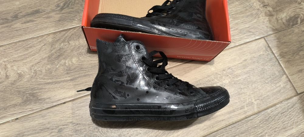Adidasi converse