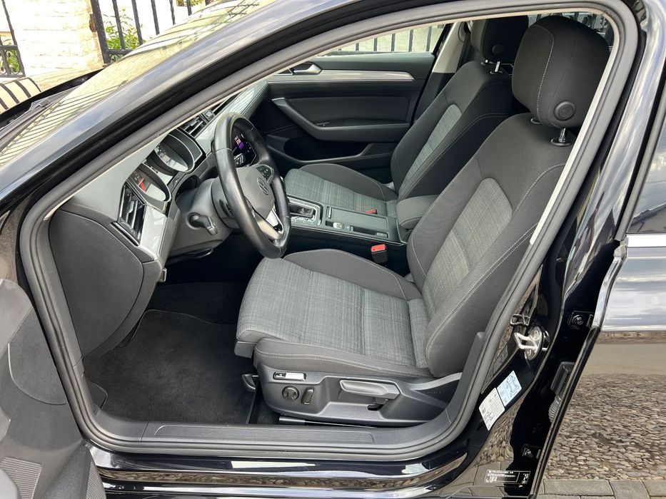 Volkswagen Passat FULL LED , Distronic , Lane Assist , Carte Service , FACTURA CU KM