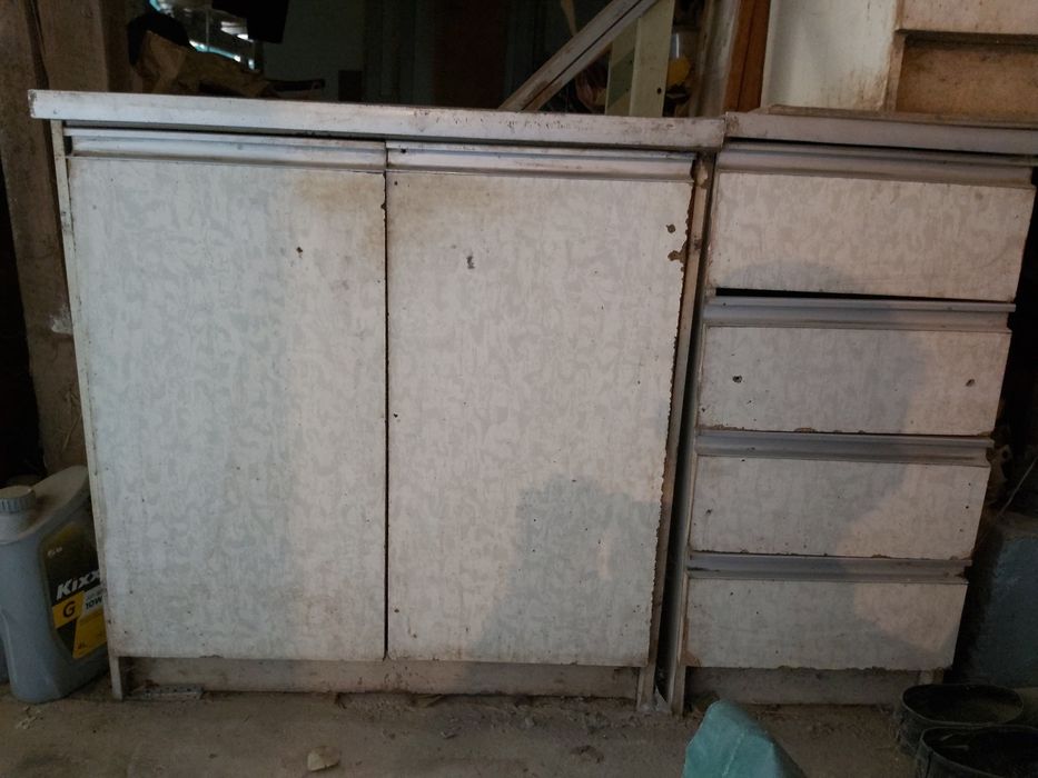 Oshxona mebili sotiladi