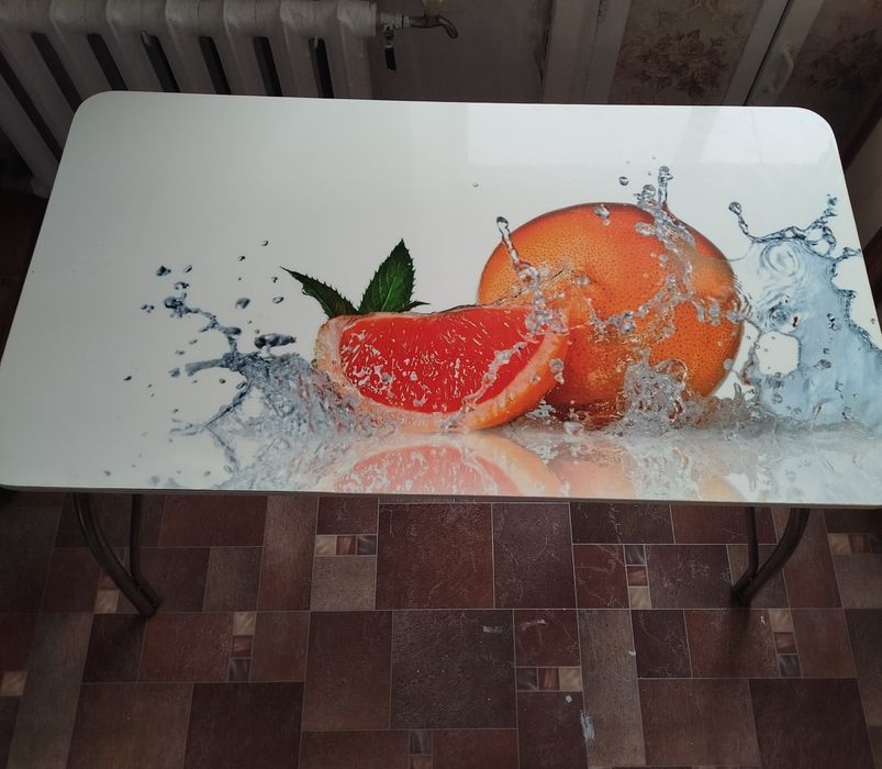 Продам стол обеденный