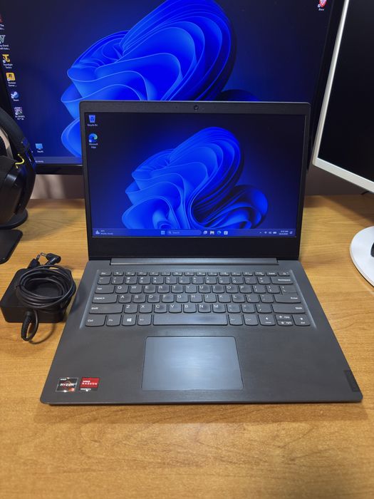 Laptop Lenovo V14, Ryzen 3 3250U, 12GB RAM, 256GB