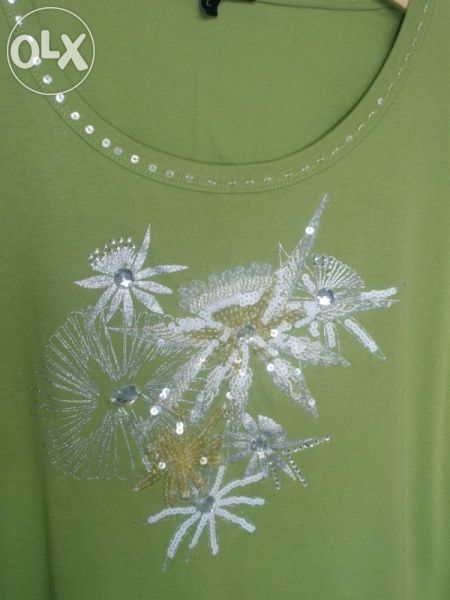 2 блузки М и трета подарък