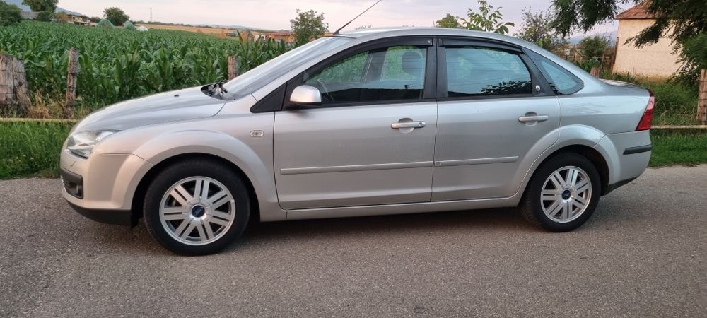 Ford Focus 1.6 benzina GHIA -Recent inmatriculat