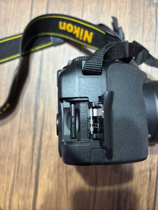 Nikon D3300 + Nikkor 50mm f/1.4G AF-S + accesorii – kit complet DSLR