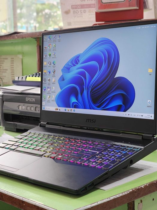 MSI GP65 Leopard / i7-10th / 32GB RAM / RTX 2070 8GB / 512GB NVMe M.2