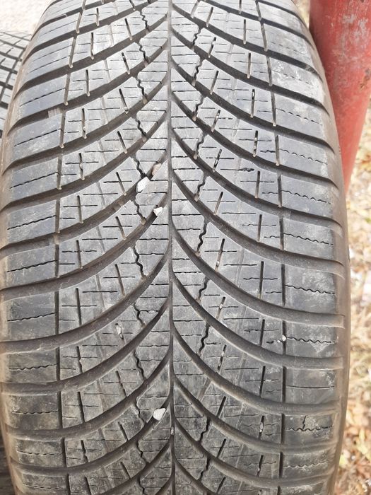 Продам шины 225/60/18 гудиер
