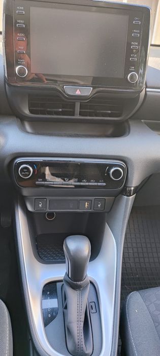 Sunt Yaris! Mă vindeeee!