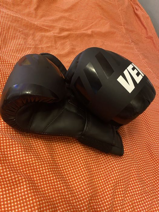 Mănusi de box venum