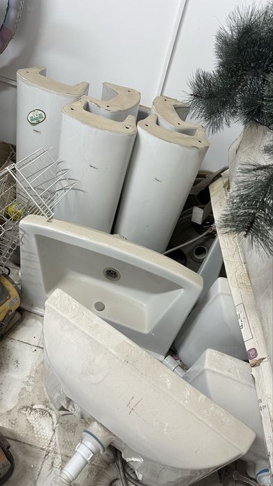 Унитазы и раковины