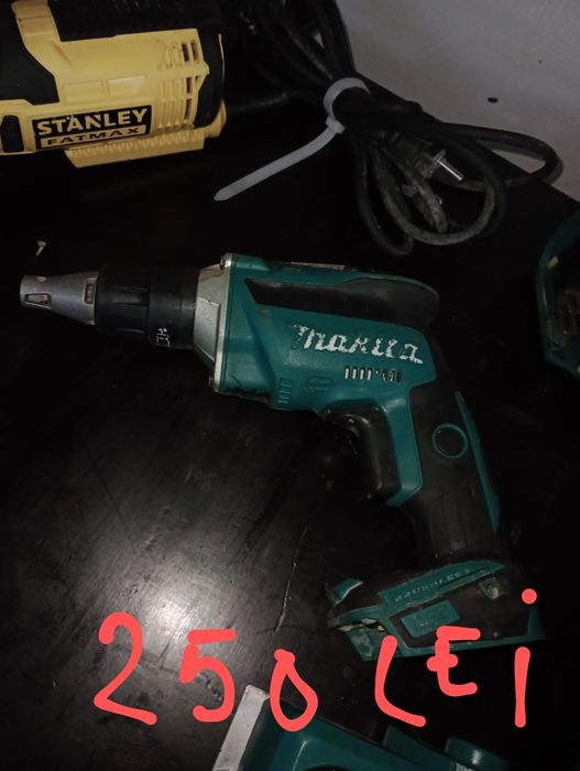 Vând scule Makita pe baterii în stare foarte bună