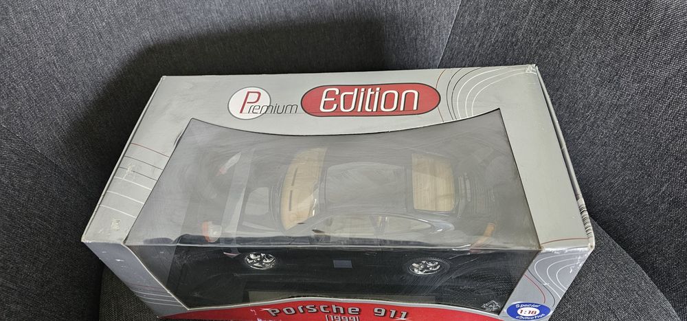 Две колекционерски колички 1:18  Porsche 911