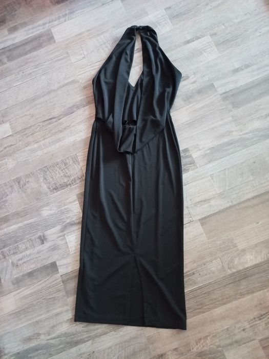 Елегантна рокля с гол гръб