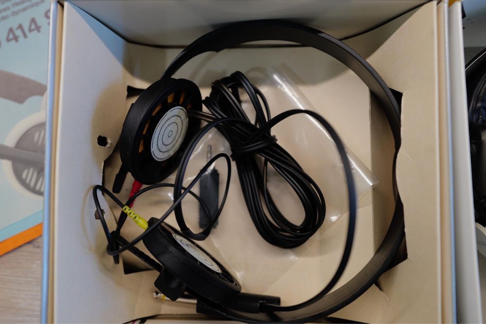 14 sept., 13:58 Casti Beyerdynamic DT100 Noi vintage si Sennheiser HD 414 SL studio la Cutie Superbe de colectie