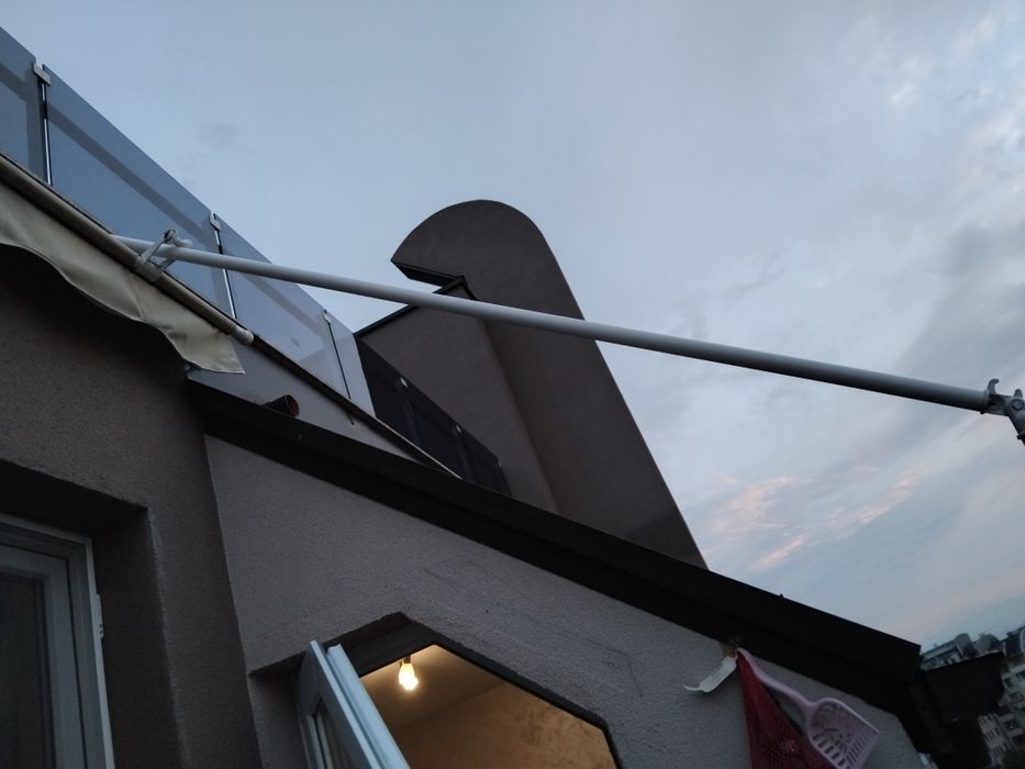 Тента...сенник дъл.2,75см,падащото под наклон 2м.много запазена!