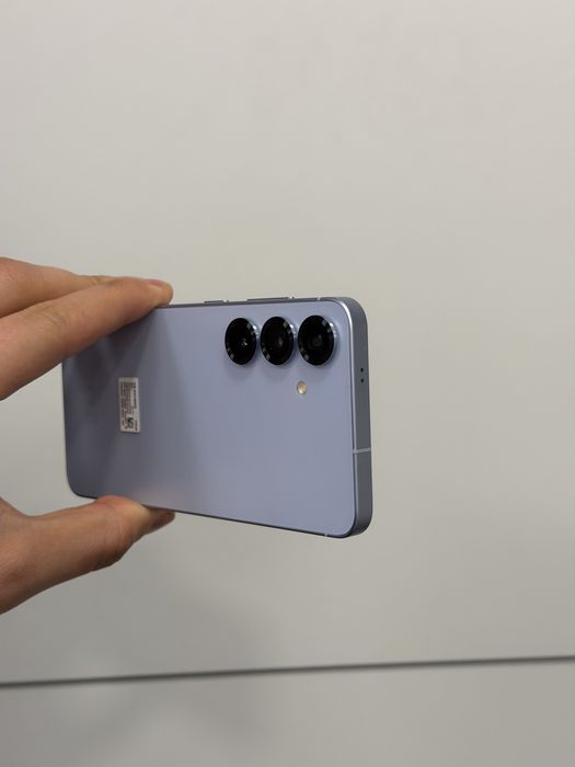 Продавам нов Samsung S25 256GB