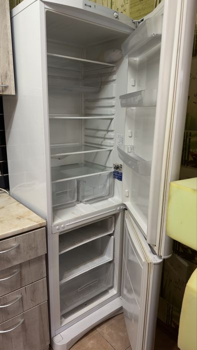 Холодильник indesit