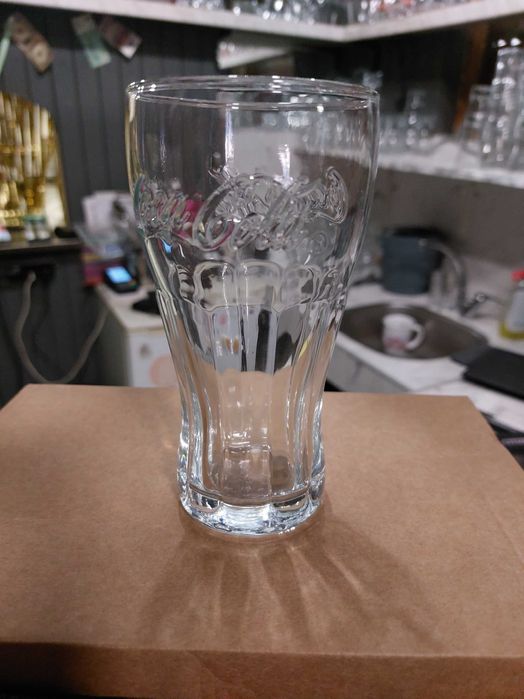 Чаши на кока кола