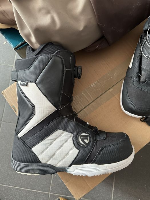 Boots snowboard flow vega cu boa numar 43 flex soft incepatori