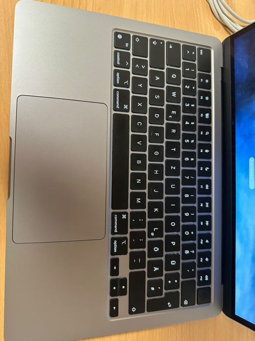 Apple Macbook M2 (2022)