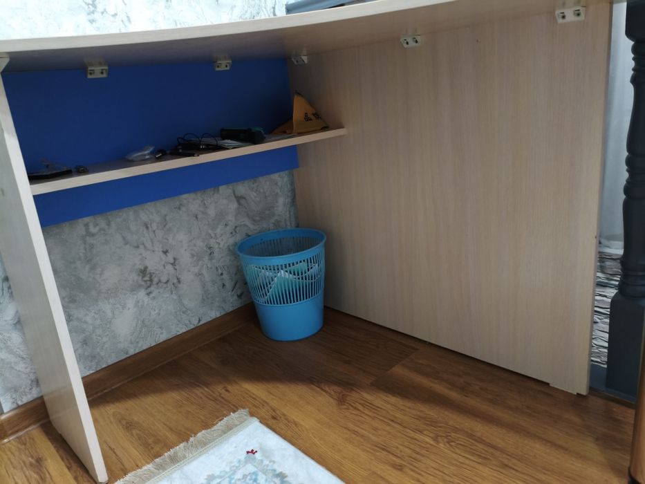 Продам стол угловой