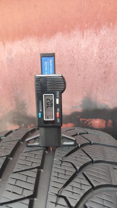 2бр. зимни гуми 245/40/18 Pirelli P Zero Winter 
dot23