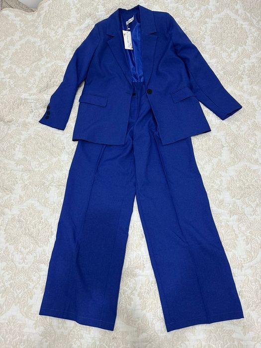 Продам костюм женский новый