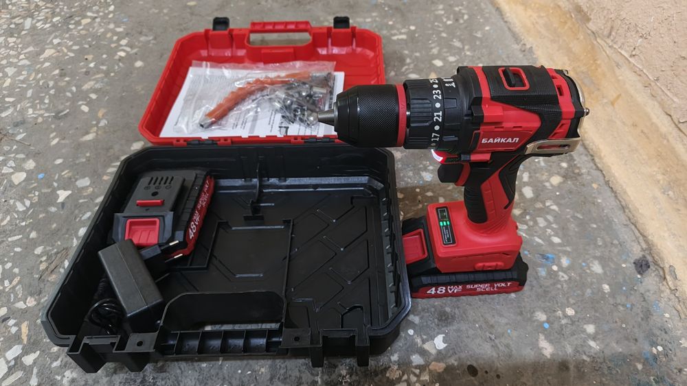 Шуруповерт в кейсе