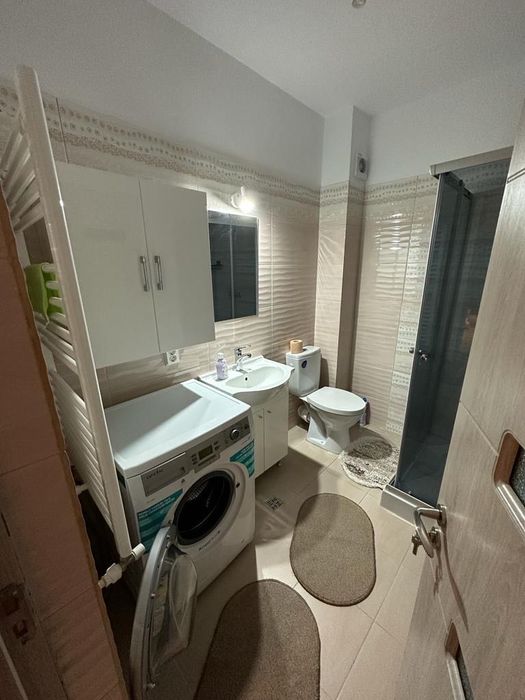 Închiriez apartament 43m