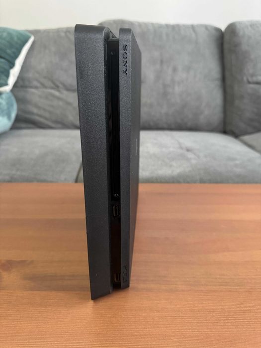 Playstation 4 ( PS4)  1TB