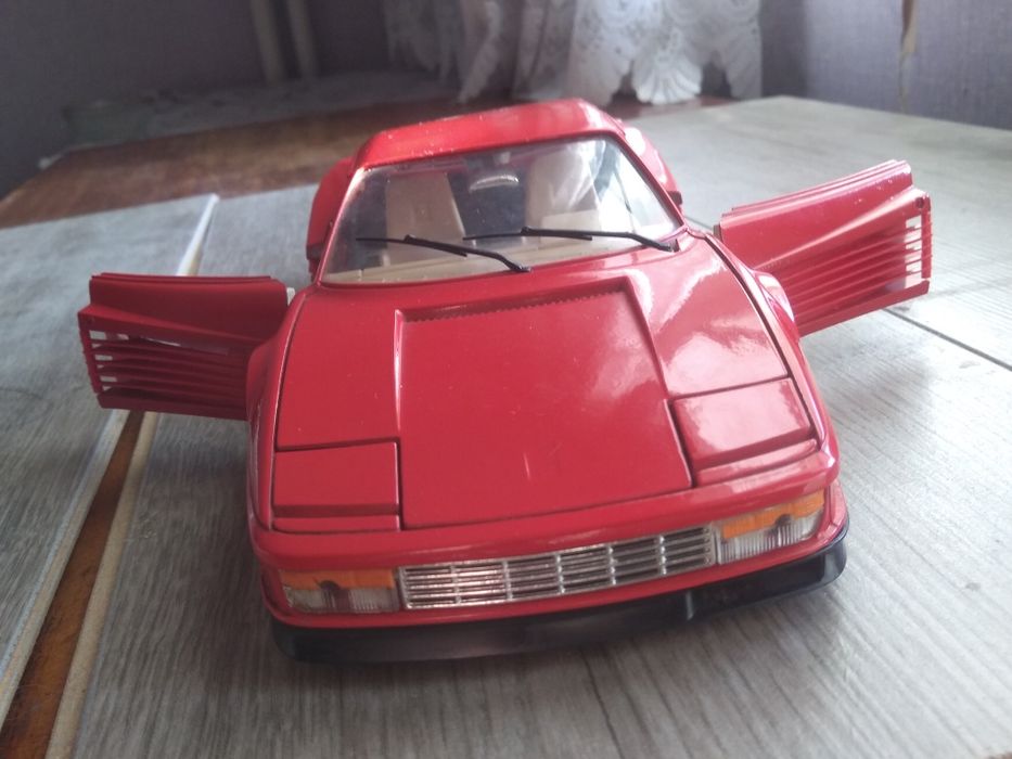 Ferrari Testarossa 1/18