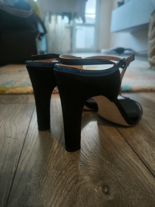 Сандали на висок ток Zara