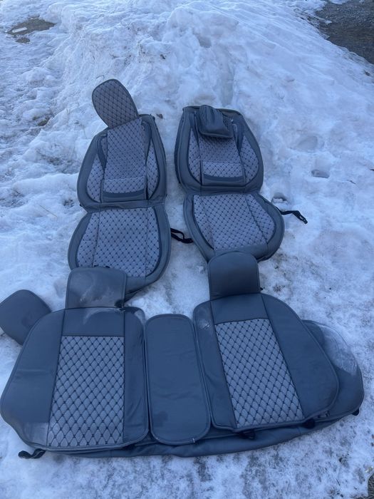 Продам чехлы уневепсальные