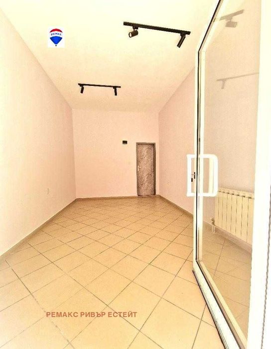 Продава се Офис в Русе, Център - 22 кв.м за 3087 €/кв.м - Снимка #2