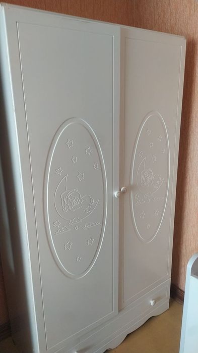 Detskiy mebel sotiladi