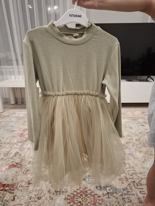 Платье красивое на 3,4-6 лет