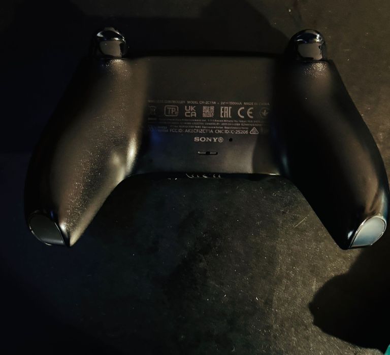 PS5 plus 5  jocuri incluse și 2 controllere