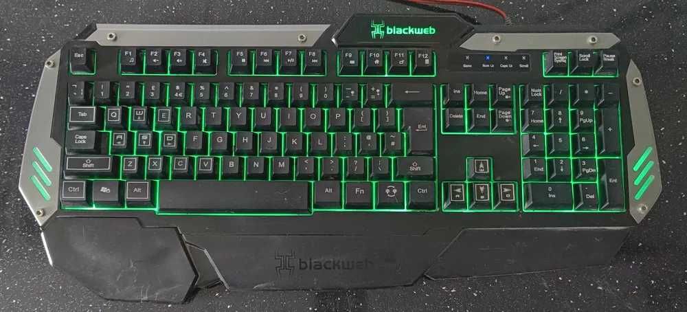 Tastatura gaming cu fir