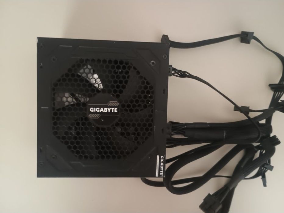 Sursa 750w gygabyte gold plus